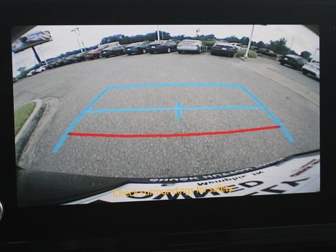 Used 2026 Toyota Sienna LE FWD image 3