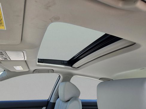 Used 2018 Honda Accord Touring image 12