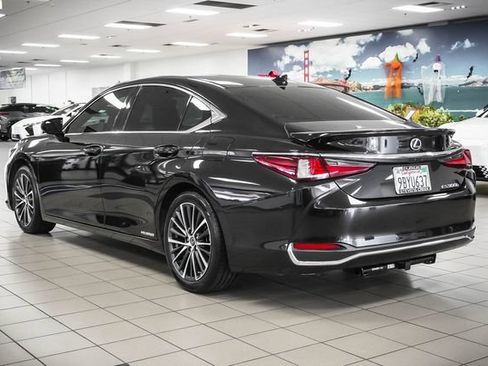 Certified 2022 Lexus ES 300h w/ Premium Package FWD image 8