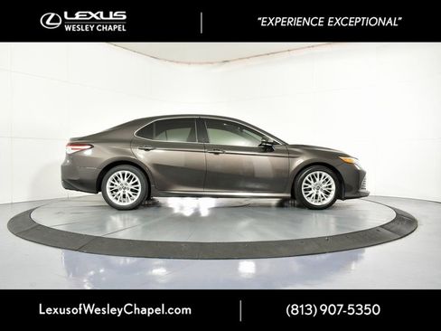 Used 2020 Toyota Camry XLE image 4