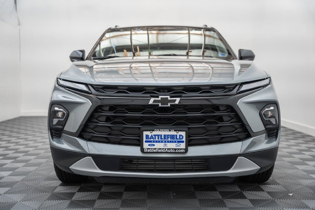 New 2026 Chevrolet Blazer LT w/ Convenience Package AWD/4WD image 2