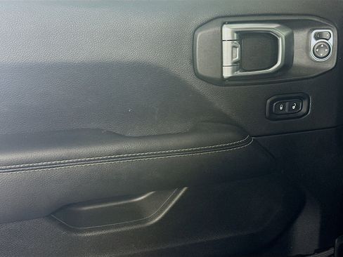 Used 2023 Jeep Wrangler Sahara w/ Cold Weather Group AWD/4WD image 15