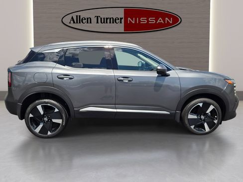 Certified 2025 Nissan Kicks SR FWD image 6