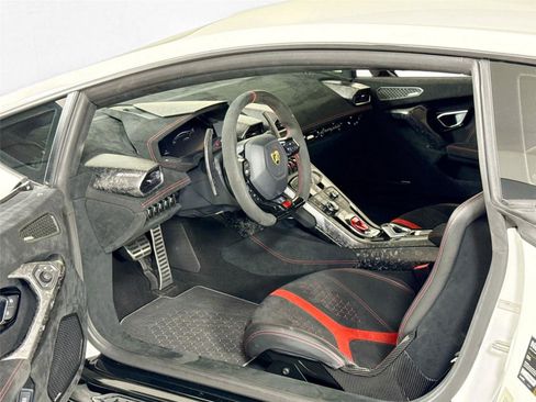 Used 2018 Lamborghini Huracan image 13