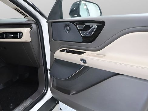 Used 2023 Lincoln Aviator Reserve AWD/4WD image 37
