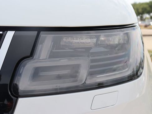 Used 2018 Land Rover Range Rover HSE image 12