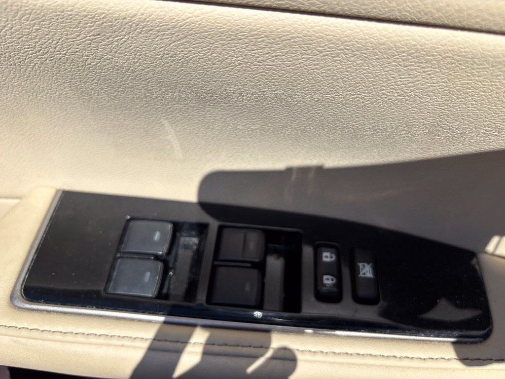 Used 2016 Lexus ES 350 w/ Premium Package w/Wood Trim FWD image 17