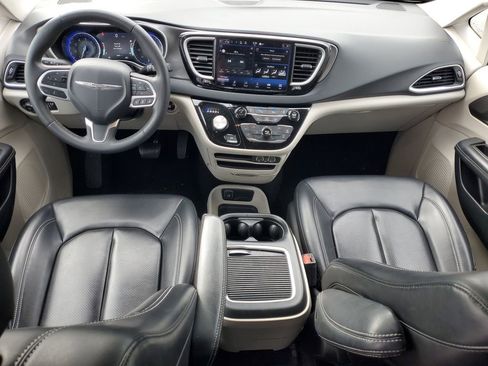 Used 2023 Chrysler Pacifica Touring-L FWD image 12