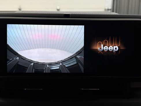Used 2025 Jeep Wrangler Unlimited Sahara AWD/4WD image 35