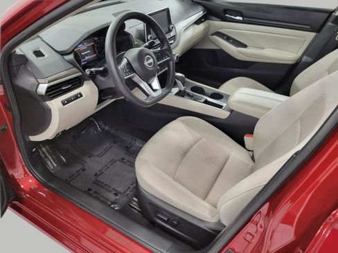 Used 2025 Nissan Altima 2.5 SV image 9