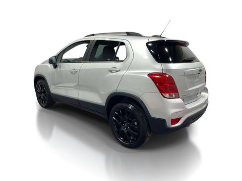 Used 2022 Chevrolet Trax LT w/ Sport Edition AWD/4WD image 2