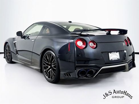 Used 2021 Nissan GT-R Premium image 5