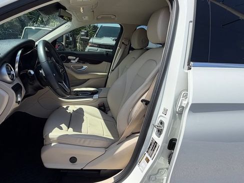 Used 2022 Mercedes-Benz GLC 300 4MATIC image 11