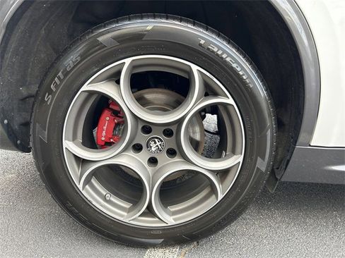 Used 2022 Alfa Romeo Stelvio Ti image 26