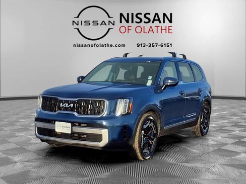 Used 2023 Kia Telluride EX w/ EX Captain's Chair Package image 1