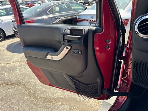 Used 2013 Jeep Wrangler Sahara w/ Connectivity Group AWD/4WD image 13