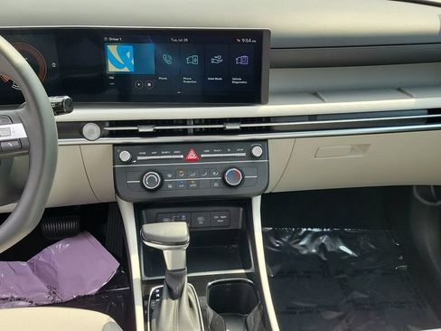 Certified 2025 Hyundai Tucson SE FWD image 17