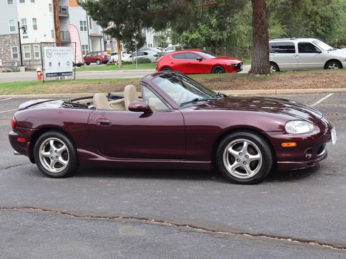 Used 2000 MAZDA MX-5 Miata RWD image 2