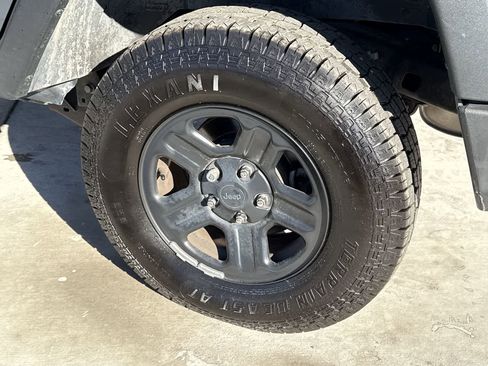 Used 2018 Jeep Wrangler Unlimited Sport w/ Connectivity Group image 8