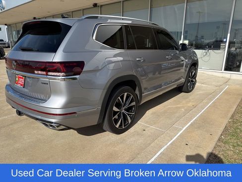 Used 2024 Volkswagen Atlas SEL Premium R-Line image 4