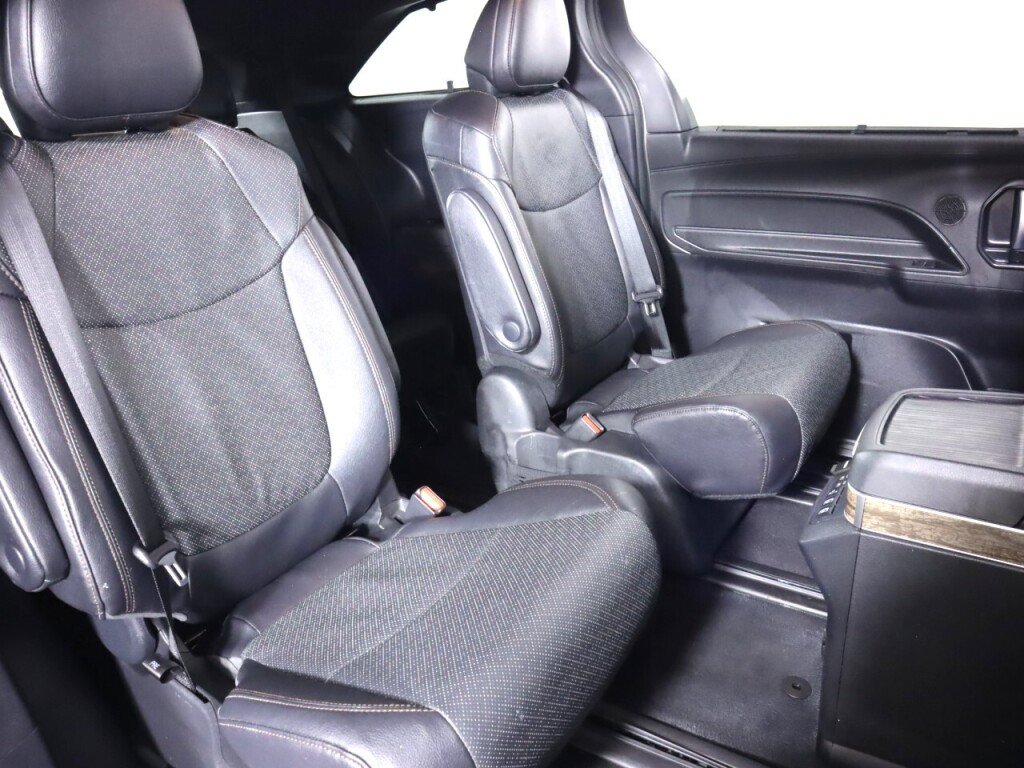 Used 2025 Toyota Sienna Platinum AWD/4WD image 47
