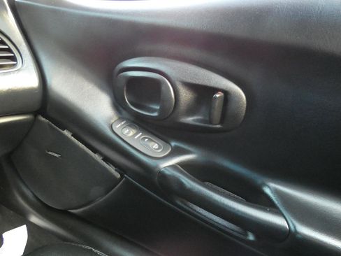 Used 2000 Chevrolet Corvette Convertible w/ Performance Handling Pkg image 19