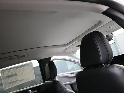 New 2025 Ford Escape SE image 19