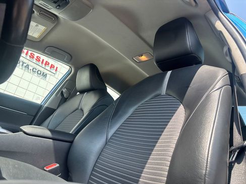 Used 2020 Toyota Camry SE FWD image 10