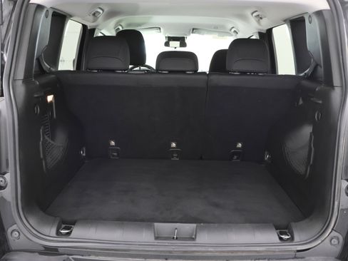 Used 2019 Jeep Renegade Latitude AWD/4WD image 28