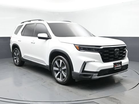 Used 2023 Honda Pilot Touring image 2