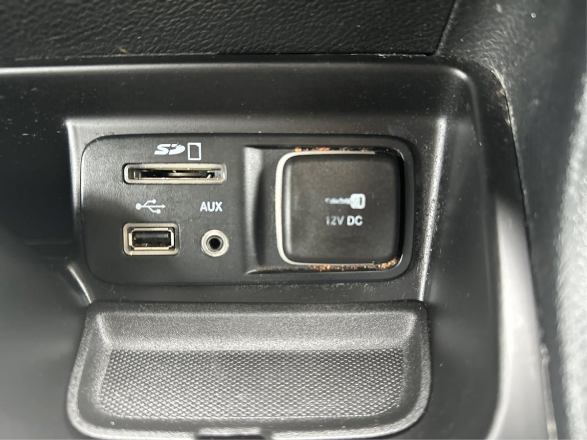 Used 2016 Jeep Cherokee Latitude w/ Safety/Convenience Group AWD/4WD image 16
