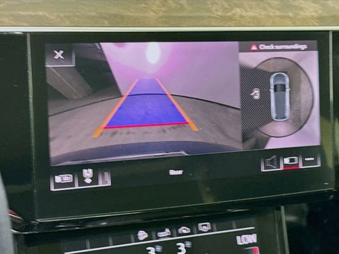 Used 2019 Audi e-tron Premium Plus image 14