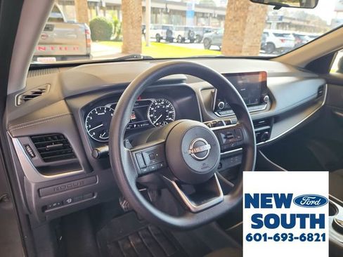 Used 2024 Nissan Rogue S image 11