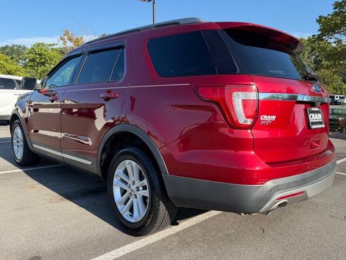 Used 2017 Ford Explorer XLT w/ Equipment Group 202A FWD image 5