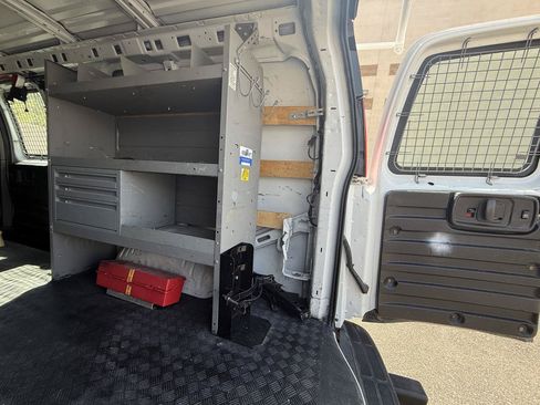 Used 2019 GMC Savana 2500 w/ Driver Convenience Package RWD image 12