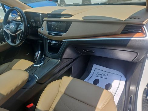 Used 2018 Cadillac XT5 Platinum w/ Driver Assist Package AWD/4WD image 25