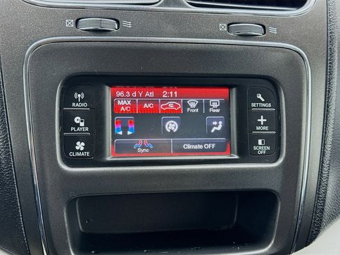 Used 2019 Dodge Journey SE image 12