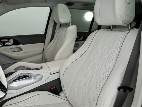 Used 2024 Mercedes-Benz Maybach GLS 600 4MATIC image 24