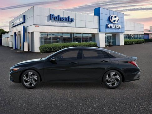 New 2025 Hyundai Elantra SEL image 3