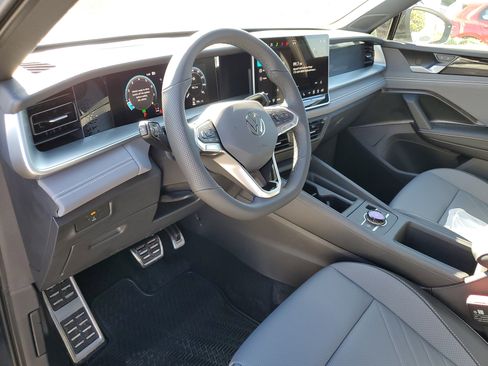 New 2026 Volkswagen Tiguan SE R-Line image 13