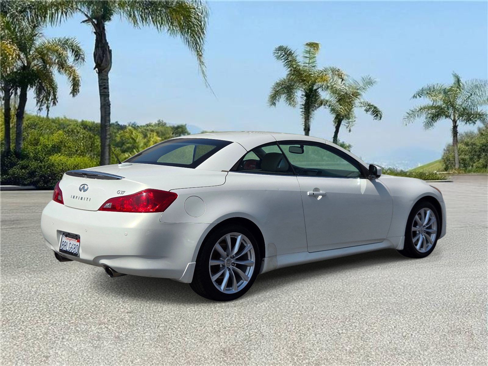 Used 2011 INFINITI G37 Convertible w/ Premium Pkg RWD image 4