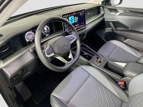 New 2026 Volkswagen Tiguan SE image 9