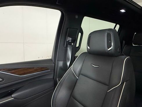 Used 2024 Cadillac Escalade ESV Premium Luxury w/ Performance Package AWD/4WD image 17