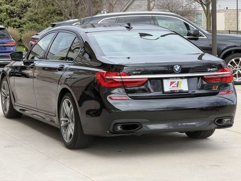 Used 2019 BMW 740i xDrive w/ M Sport Package image 9