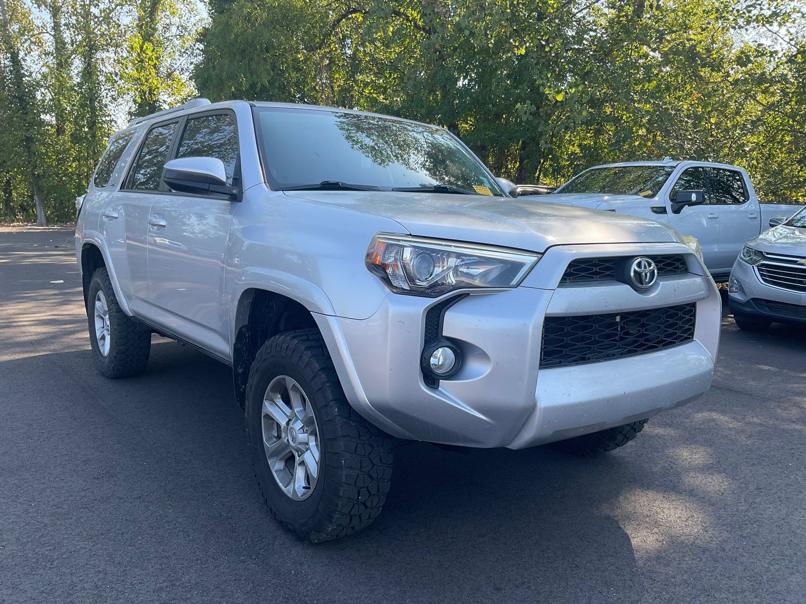 Used 2018 Toyota 4Runner SR5 AWD/4WD image 1