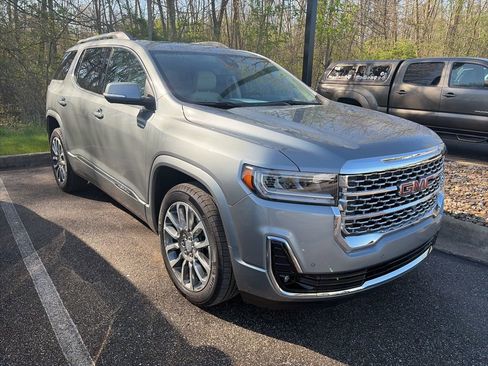 Used 2023 GMC Acadia Denali w/ Denali Ultimate Package AWD/4WD image 3