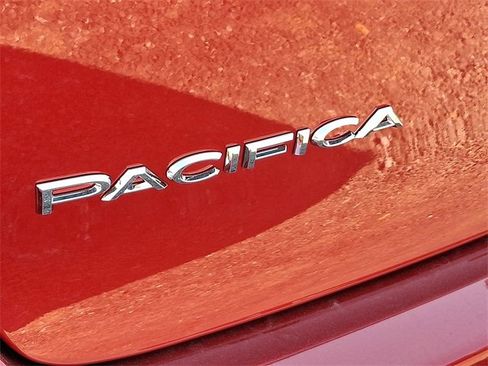 New 2026 Chrysler Pacifica Select image 21