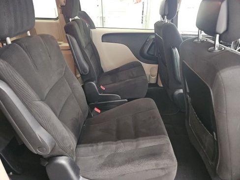 Used 2014 Dodge Grand Caravan SXT image 16