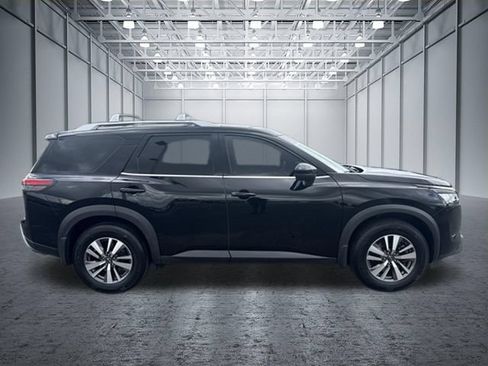 Used 2023 Nissan Pathfinder SL w/ Black Appearance Package FWD image 6