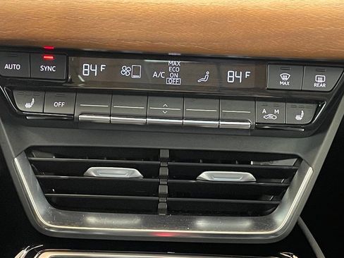 Used 2023 Audi e-tron GT Premium Plus image 30